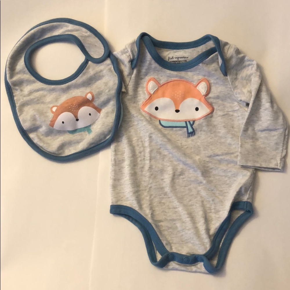 💙Long-sleeve onesie w/matching bib